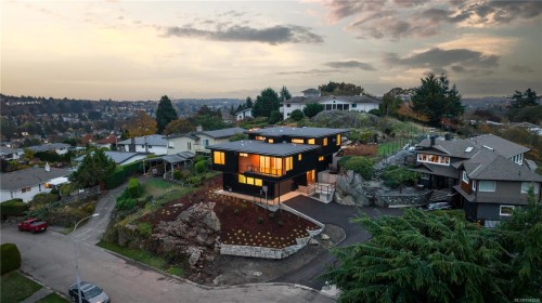 3700 Kootenay Pl, Saanich, BC 