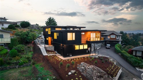 3700 Kootenay Pl, Saanich, BC 