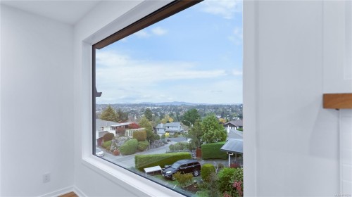 3700 Kootenay Pl, Saanich, BC 