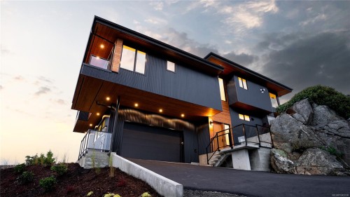 3700 Kootenay Pl, Saanich, BC 