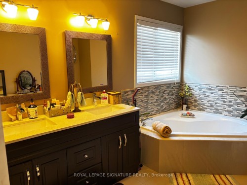 6568 Aston Martin Mews, Mississauga, ON 
