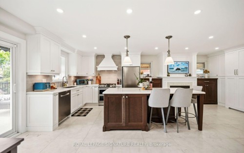1892 Beechknoll Avenue, Mississauga, ON 