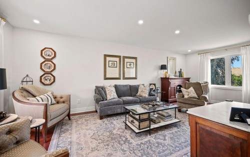1892 Beechknoll Avenue, Mississauga, ON - Indoor Photo Showing Living Room