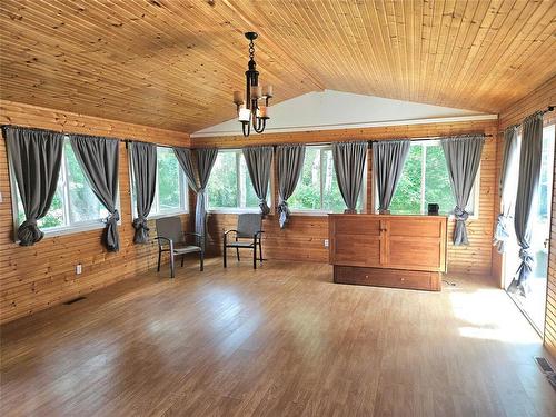 Living Room - 15 Moonlight Bay, Gimli, MB 