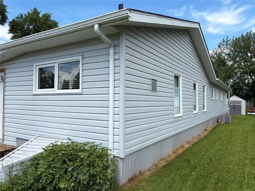 7 Maple Avenue, Carman, MB 