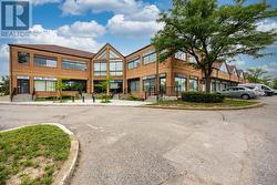 11 - 117 RINGWOOD DRIVE  Whitchurch-Stouffville, ON L4A 8C1