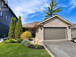 54 SOUTH JOHN STREET  Belleville (Belleville Ward), ON K8N 3E3
