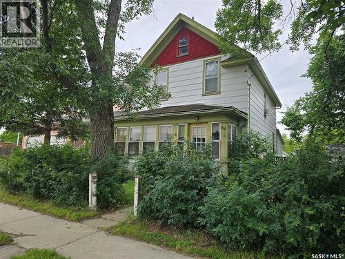 313 3Rd Avenue S, Weyburn, SK 