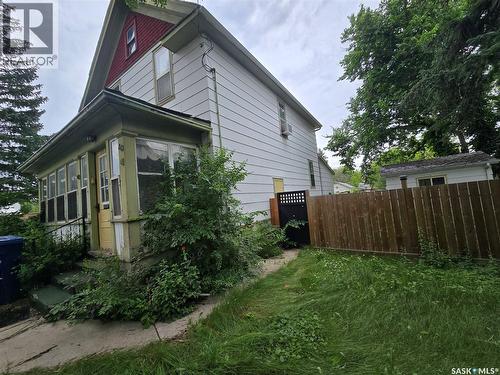313 3Rd Avenue S, Weyburn, SK 