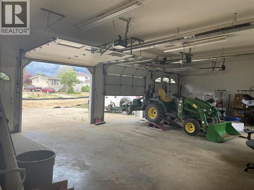 5524 Minnaker Crescent, Fort Nelson, BC - Indoor Photo Showing Garage