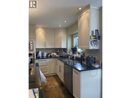 5524 Minnaker Crescent, Fort Nelson, BC - Indoor Photo Showing Kitchen