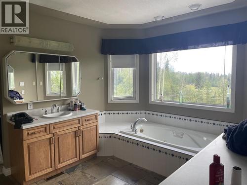 5524 Minnaker Crescent, Fort Nelson, BC - Indoor Photo Showing Bathroom