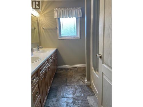5524 Minnaker Crescent, Fort Nelson, BC - Indoor Photo Showing Bathroom