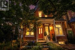 236 SEATON STREET Toronto, ON M5A 2T4