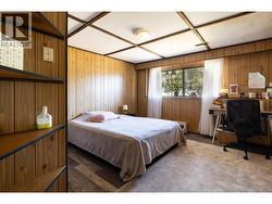 Lower suite main bedroom - 
