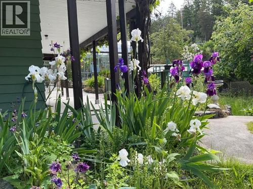 9573 Larson Road, Powell River, BC - Outdoor