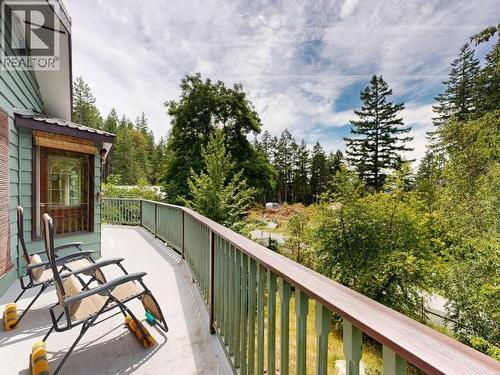 9573 Larson Road, Powell River, BC - Outdoor