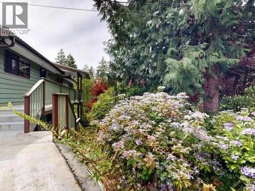 9573 Larson Road, Powell River, BC - Outdoor