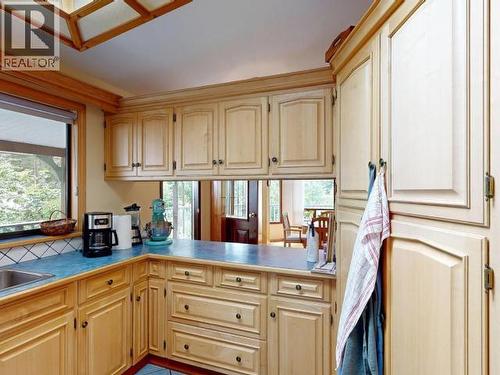 9573 Larson Road, Powell River, BC - Indoor Photo Showing Kitchen