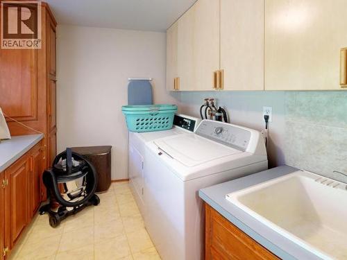 9573 Larson Road, Powell River, BC - Indoor Photo Showing Laundry Room