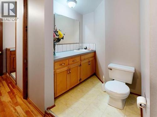 9573 Larson Road, Powell River, BC - Indoor Photo Showing Bathroom