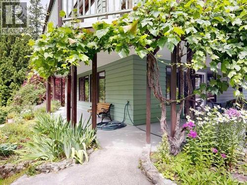9573 Larson Road, Powell River, BC - Outdoor