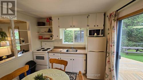 Kitchen - 6 Park Road, Central Huron (Goderich), ON 