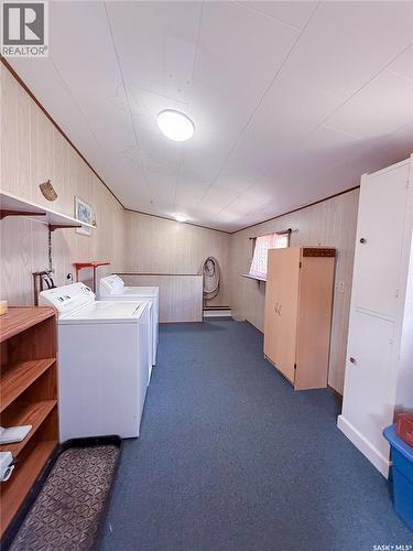 430 3Rd Street E, Shaunavon, SK - Indoor Photo Showing Laundry Room