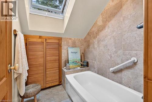 526 Burlington Avenue, Burlington, ON - Indoor Photo Showing Bathroom