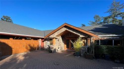 986 Seapearl Pl Saanich, BC V8Y 2X3