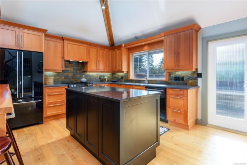 1716 Tofino Pl, Comox, BC 