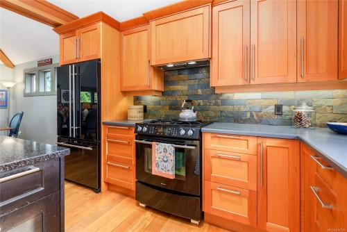 1716 Tofino Pl, Comox, BC 