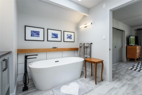 1716 Tofino Pl, Comox, BC 