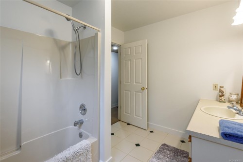 1716 Tofino Pl, Comox, BC 