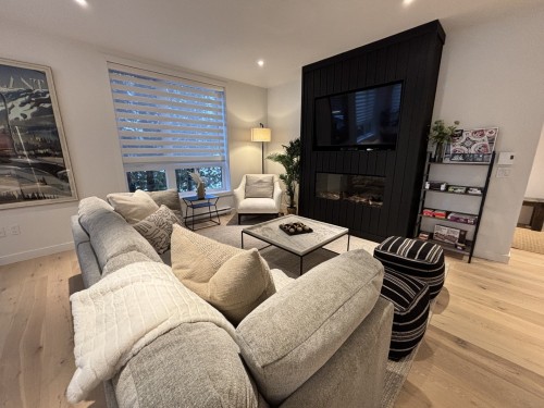 Salon - 200-800 Rue De St-Jovite, Mont-Tremblant, QC - Indoor Photo Showing Living Room With Fireplace