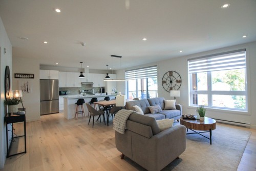 Salon - 201-800 Rue De St-Jovite, Mont-Tremblant, QC - Indoor Photo Showing Living Room