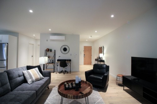 Salon - 204-800 Rue De St-Jovite, Mont-Tremblant, QC - Indoor Photo Showing Living Room