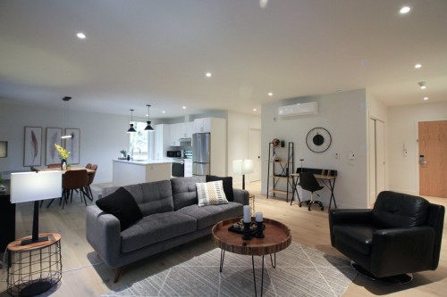 Vue d'ensemble - 204-800 Rue De St-Jovite, Mont-Tremblant, QC - Indoor Photo Showing Living Room