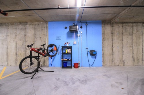 Garage - 303-800 Rue De St-Jovite, Mont-Tremblant, QC - Indoor