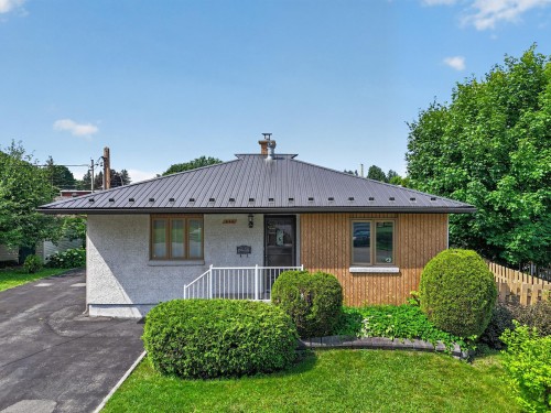 988 18e Avenue  Laval (Fabreville), QC H7R 4P4