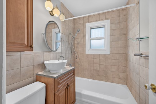 Bathroom - 988 18E Avenue, Laval (Fabreville), QC - Indoor Photo Showing Bathroom