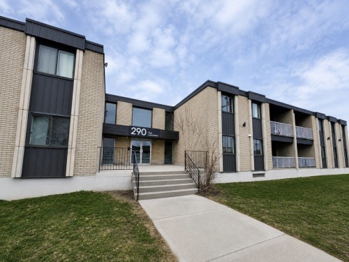 Front of Structure - 140-290 Rue Lawrence, Longueuil (Greenfield Park), QC - Outdoor With Balcony