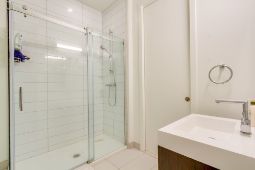 Master Bathroom - 308-1155 Rue De La Montagne, Montréal (Ville-Marie), QC 