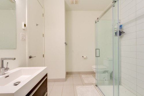 Master Bathroom - 308-1155 Rue De La Montagne, Montréal (Ville-Marie), QC 