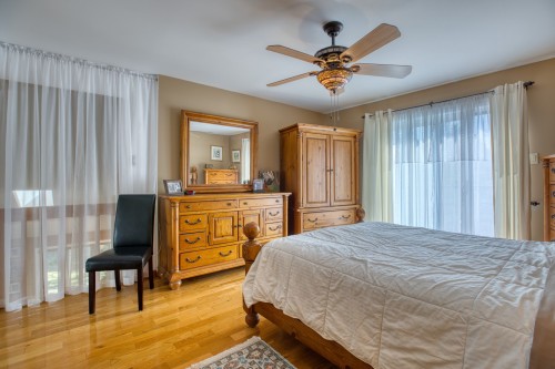 Chambre à coucher principale - 275 Ch. Du Mont-Loup-Garou, Sainte-Adèle, QC - Indoor Photo Showing Bedroom
