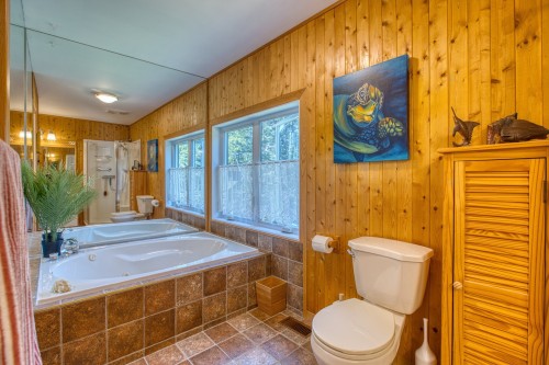 Salle de bains attenante à la CCP - 275 Ch. Du Mont-Loup-Garou, Sainte-Adèle, QC - Indoor Photo Showing Bathroom