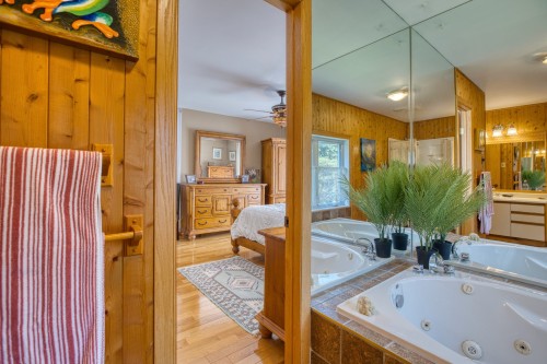 Salle de bains attenante à la CCP - 275 Ch. Du Mont-Loup-Garou, Sainte-Adèle, QC - Indoor Photo Showing Bathroom