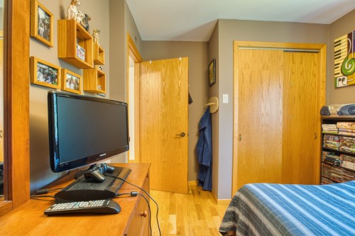 Chambre à coucher - 275 Ch. Du Mont-Loup-Garou, Sainte-Adèle, QC - Indoor Photo Showing Bedroom