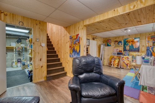 Salle familiale - 275 Ch. Du Mont-Loup-Garou, Sainte-Adèle, QC - Indoor