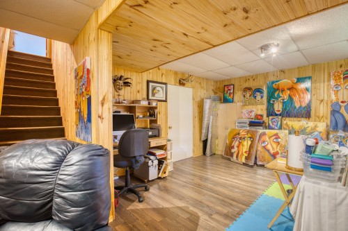 Salle familiale - 275 Ch. Du Mont-Loup-Garou, Sainte-Adèle, QC - Indoor